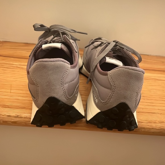 NEW new balance 327 sneakers - Picture 7 of 7